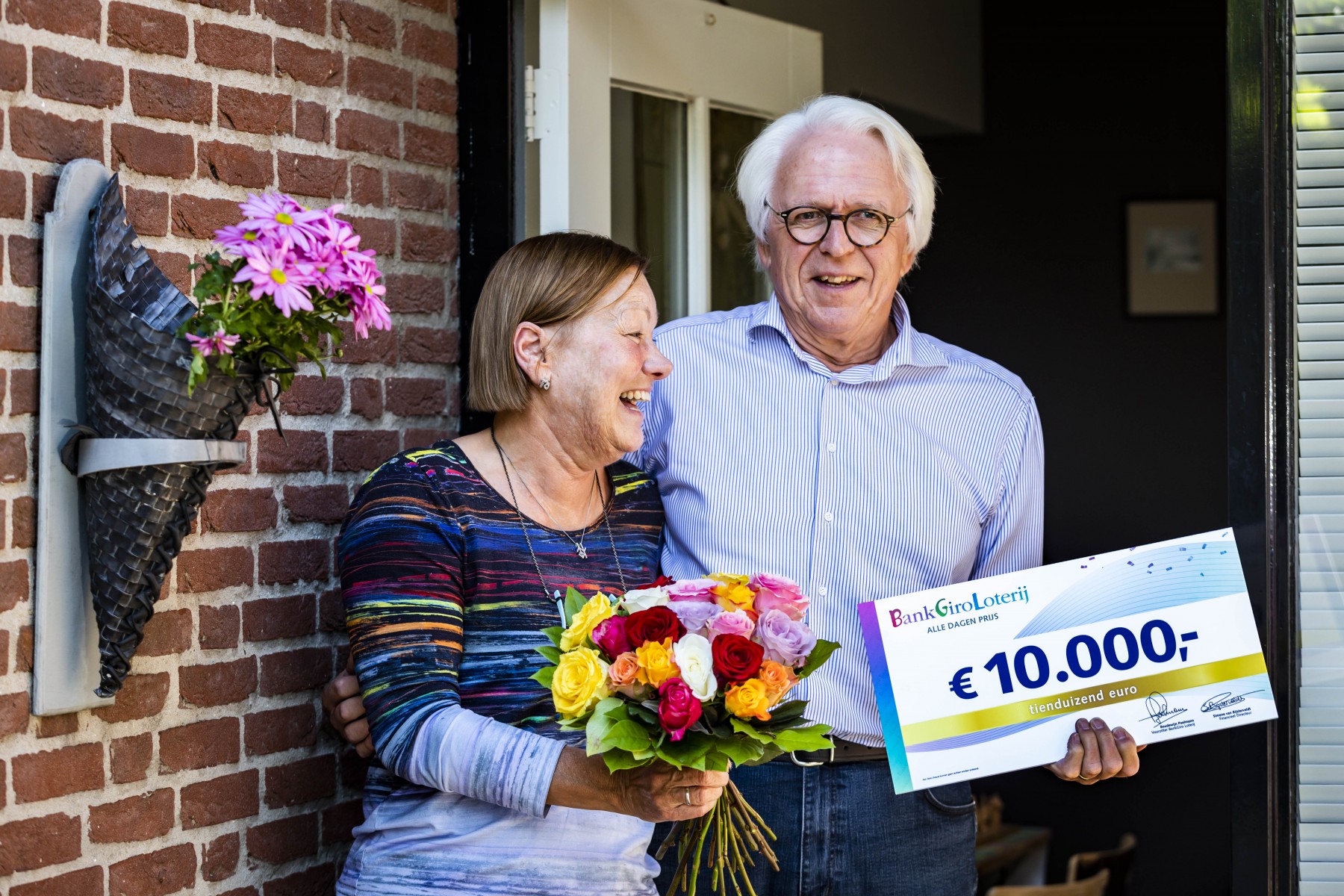 Een lot uit de loterij trekken.=Een uitzonderlijk meevaller hebben