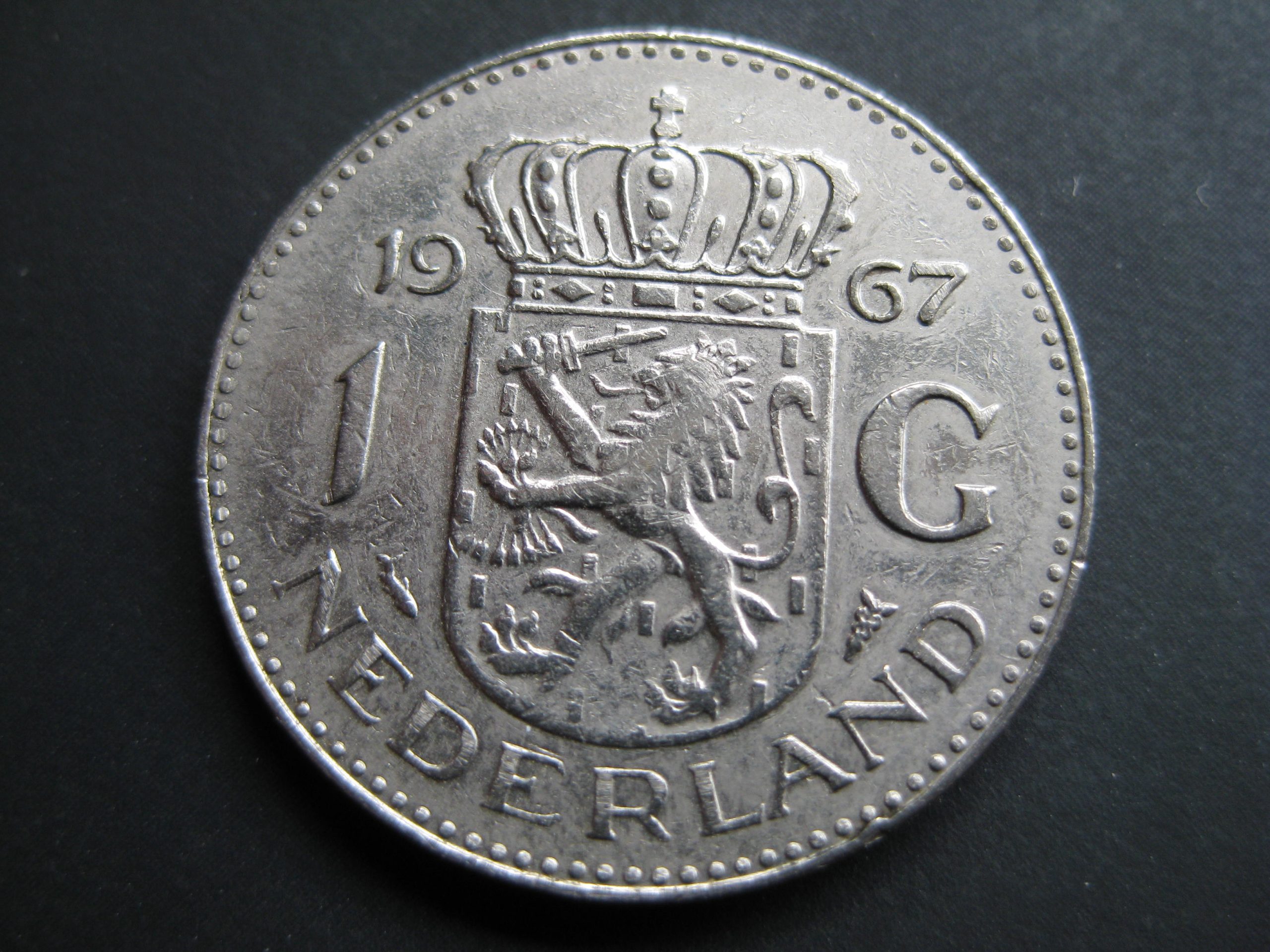 De gulden is geen stuiver meer waard. Oneliners op www.oneliners.nl De gulden is geen stuiver meer waard. Oneliners op www.oneliners.nl