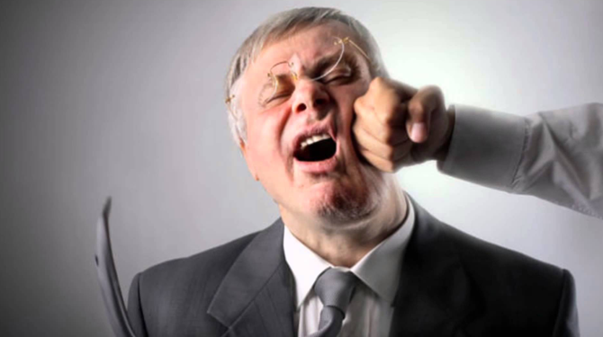 Iemand een muilpeer geven.=Iemand een klap in het gezicht geven