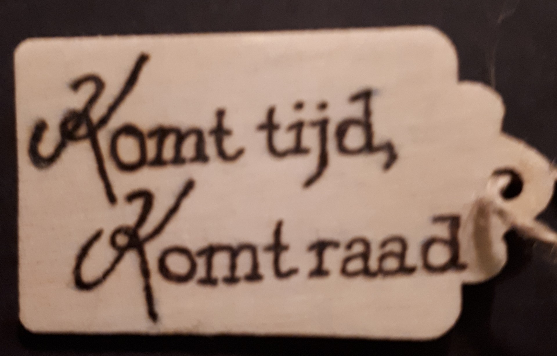 Komt tijd, Komt raad.=Na verloop van tijd kan men beter overzien wat er